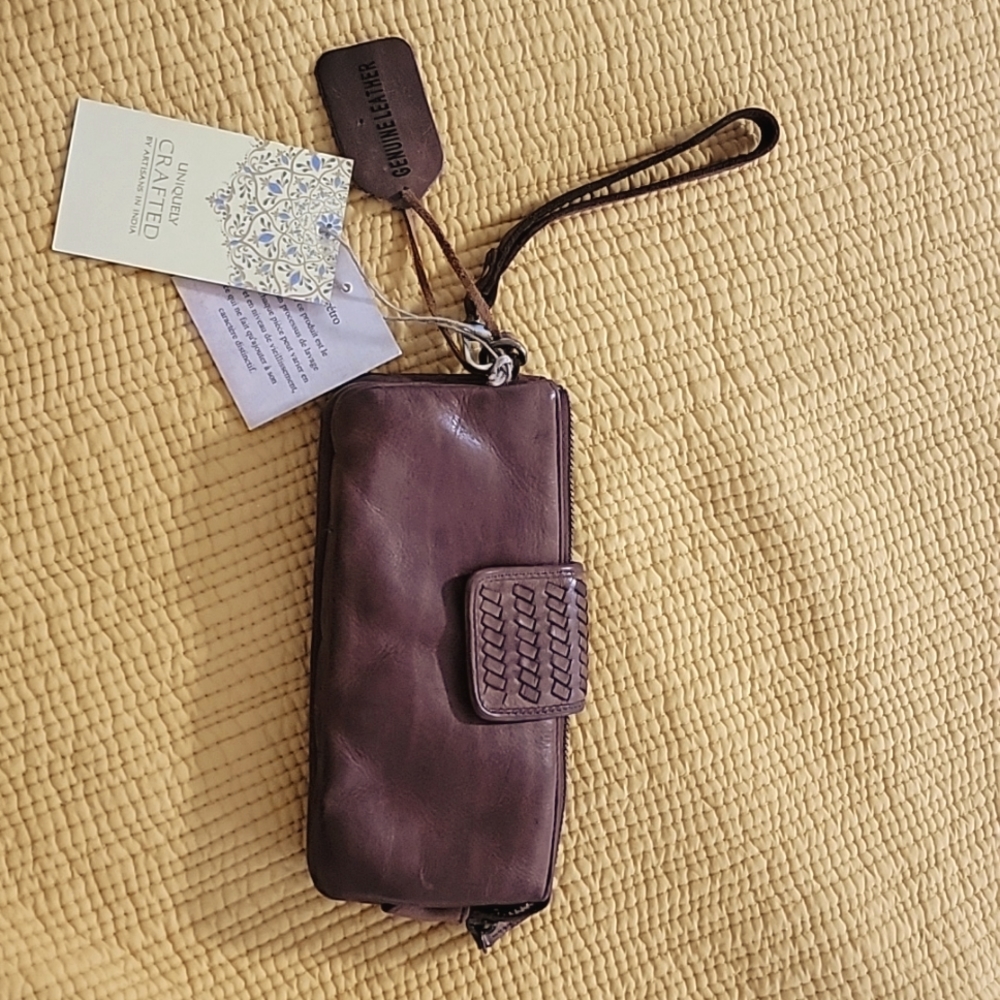 NEW! Super soft Genuine Leather Wristlet Wallet (12) Card Holder 8x4x2 Flap Snap